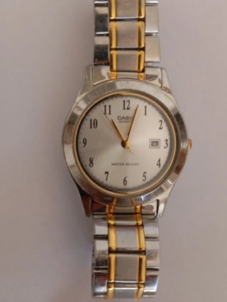 Reloj Casio Mujer Plateado y Dorado