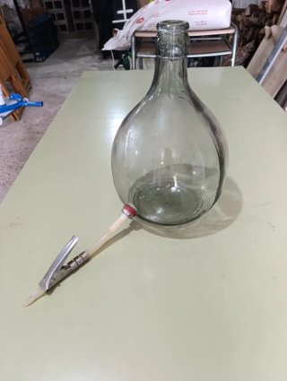 Garrafa de vidrio con grifo