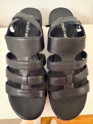 Sandalias plataforma Stradivarius negras