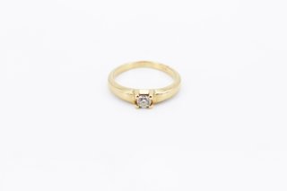 Solitario de oro de 18k con diamantes. Ref:069-01-00782