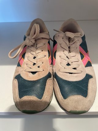 Zapatillas Nike niña T34 y Munich T35
