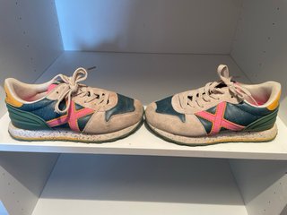 Zapatillas Nike niña T34 y Munich T35