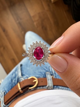 Anillo de Oro Blanco con Rubí y Circonitas