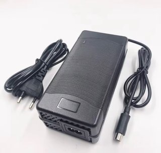 Cargador Rápido 42V 4A para Patinete Eléctrico