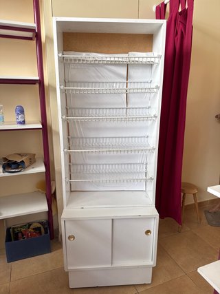 Mueble Expositor Blanco con Estantes