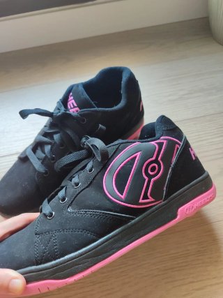 Heelys negras y rosas con ruedas