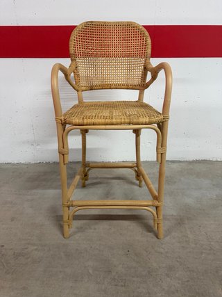 Taburete alto de ratán