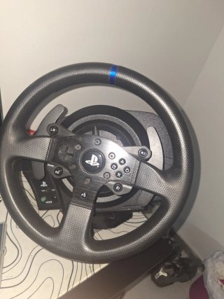 Volante Thrustmaster T300 con pedales