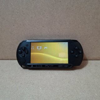 PSP Street E1004 con gioco e caricabatteria