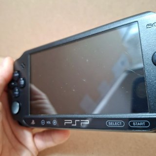PSP Street E1004 con gioco e caricabatteria