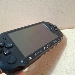 PSP Street E1004 con gioco e caricabatteria