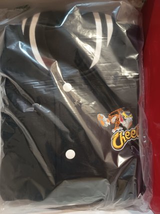 Chaqueta Telepizza x Cheetos Edición Limitada