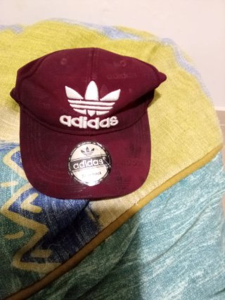 Gorra adidas Roja