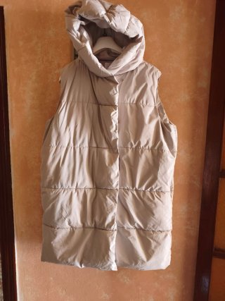 Chaquetón sin mangas beige