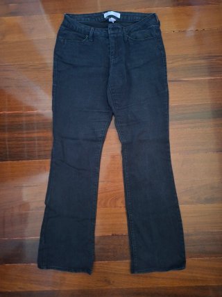 Pantalones vaqueros negros acampanados