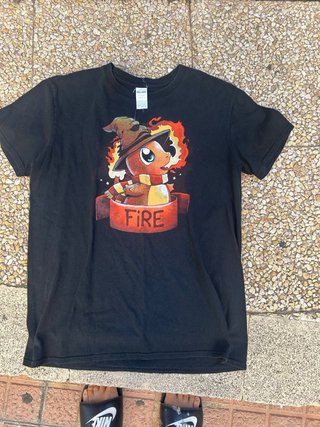 Camiseta Gildan Charmander FIRE