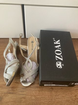 Tacones de fiesta Zoak plateados talla 40