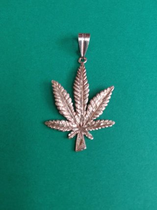 Colgante Hoja de cannabis de Plata.