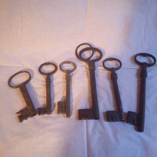 6 chiavi antiche epoca XX originale