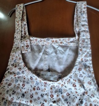 Mono pantalón beige con estampado floral