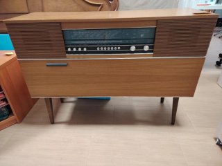 Giradischi Vintage con Radio
