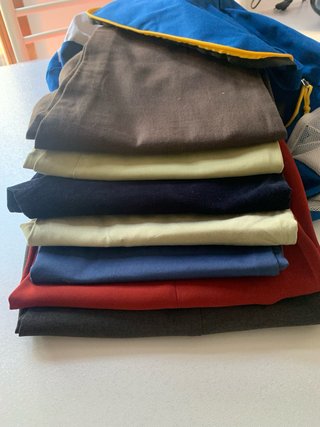Blocco pantaloni con regalo