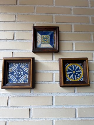 Azulejos antiguos enmarcados (S. XV-XVI)