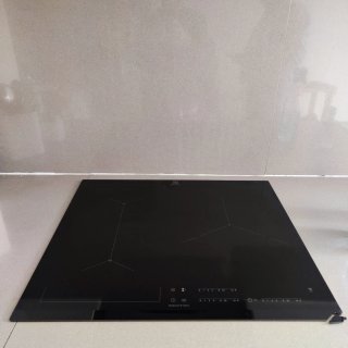 Encimera de Inducción Electrolux con esquina rota