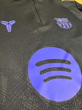 Suéter Negro FC Barcelona x Kobe