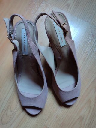 Sandalias de tacón color nude, casi nuevas