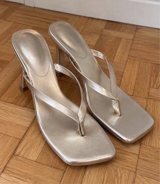 Sandalias doradas tacón fino