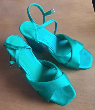 Sandalias de tacón Stradivarius verdes