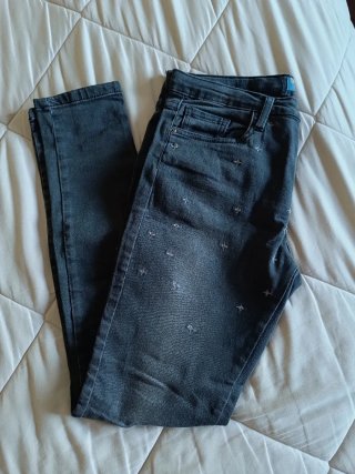 Pantalones grises con estrellas