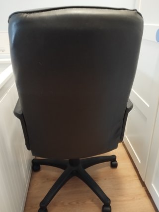 Silla de despacho negra