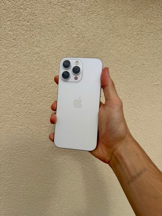 iPhone 16 Pro Max LEER