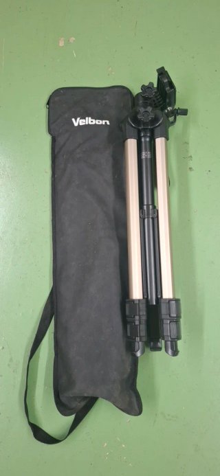 Trípode Velbon con funda