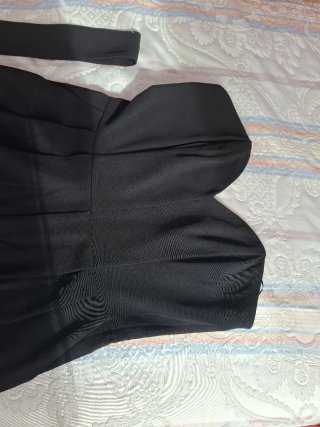 Mono Negro con Escote Corazón