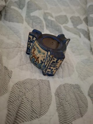 Cenicero de Porcelana con Motivos Decorativos