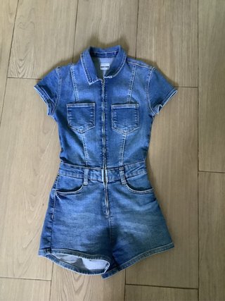 Mono vaquero corto Bershka