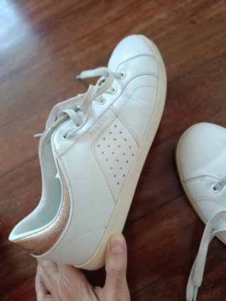 Zapatillas Kappa Blancas y Doradas