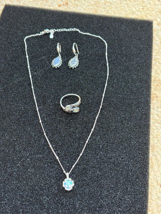 Conjunto Plata: Collar, Pendientes y Anillo piedra