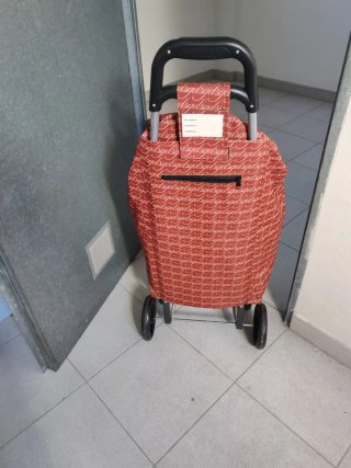 Carrito de la compra rojo