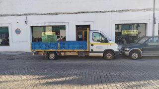 Furgón con caja abierta