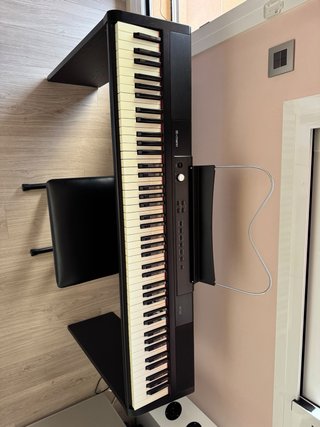 Piano Thomann con mueble