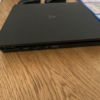 PS4 Slim 1TB Negra + 3 Juegos + 2 Mandos