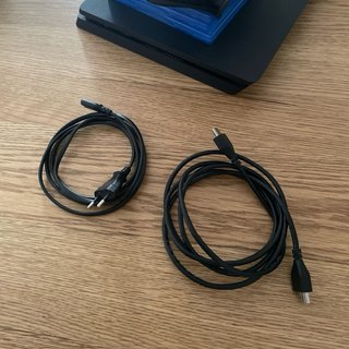 PS4 Slim 1TB Negra + 3 Juegos + 2 Mandos