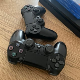 PS4 Slim 1TB Negra + 3 Juegos + 2 Mandos