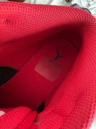 Zapatillas Nike Air Jordan 1 High Negras y Rojas