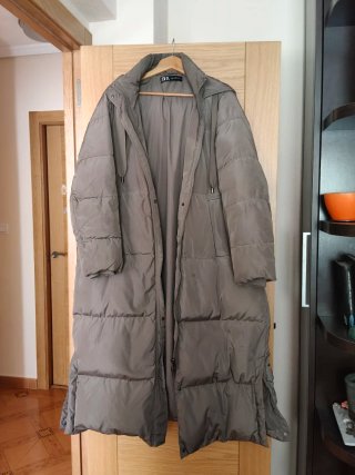 Abrigo largo acolchado Zara gris
