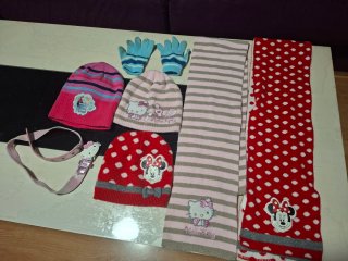 Lote 3 gorros,2 bufandas y 1 guantes infantiles